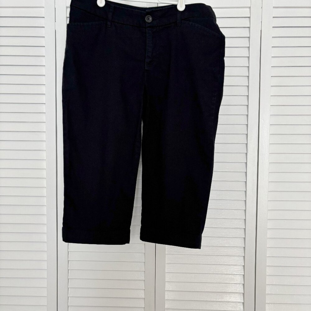 SIZE 8 PETITE, just below knee, black short trouser. (Sale ends 9/1/25 )